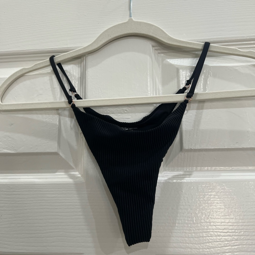 Frankie’s bikinis bottoms